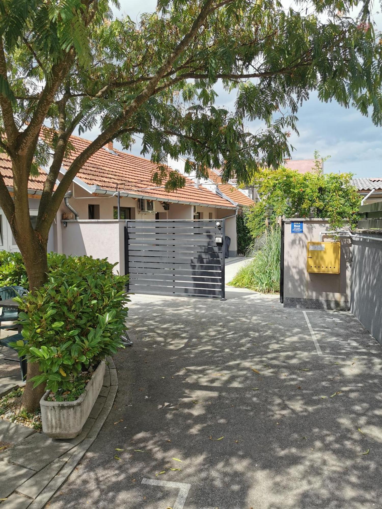 Nunanina Apartmani Pozega Esterno foto